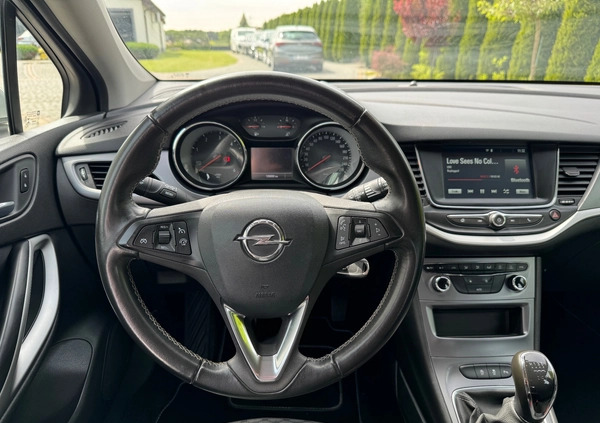 Opel Astra cena 42900 przebieg: 139000, rok produkcji 2019 z Pajęczno małe 596